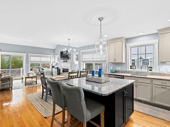 2nd image of 19 Rosebay Ln #19