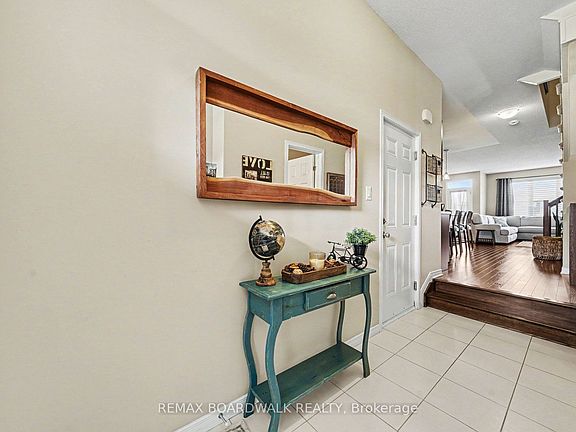 5th image of 66 Riddell St
