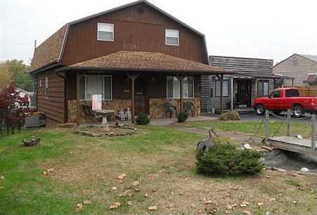1st image of 206 4th St W