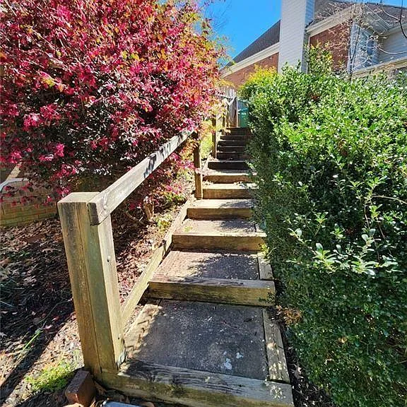 Shoemaker Ln — Photo 28