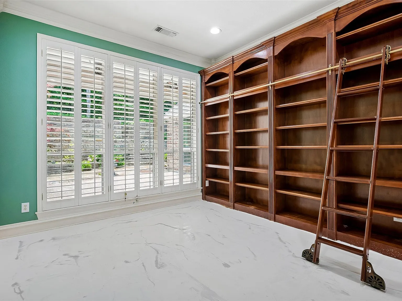 4 bed, 3.0 bath, 3003 sqft, $4,500 — Photo 3