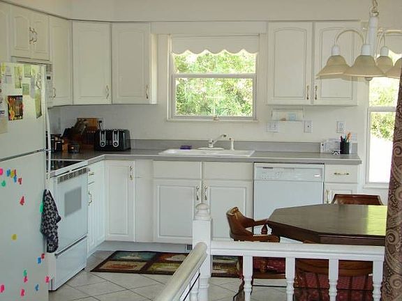 Eat-In Tiled Kitchen