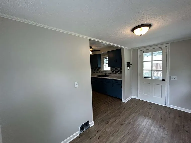 26901 Farringdon Ave — Photo 13