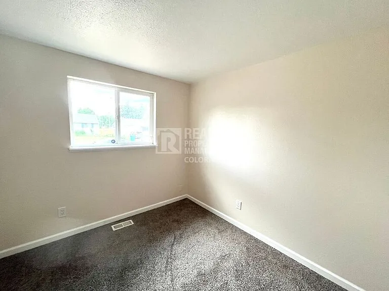 2046 Del Mar Dr — Photo 12