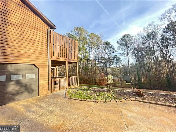 3rd image of 6008 Hollow Dr