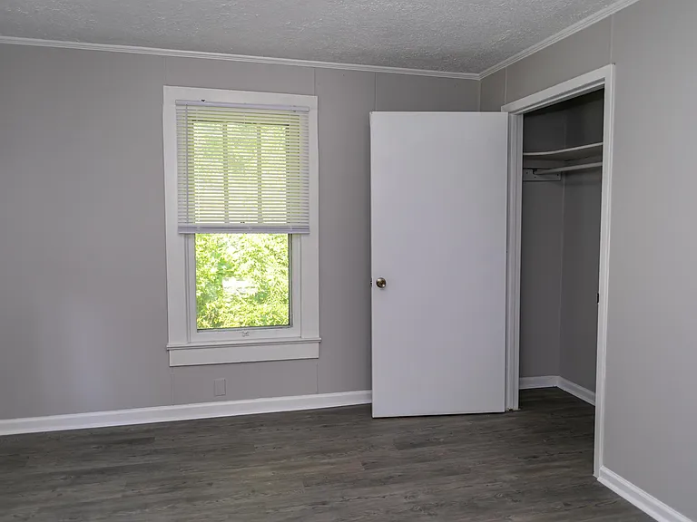 115 E Parker Rd — Photo 12