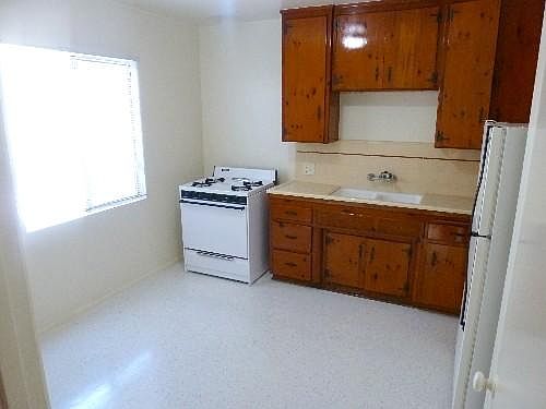 2nd image of 953 6th St APT 4