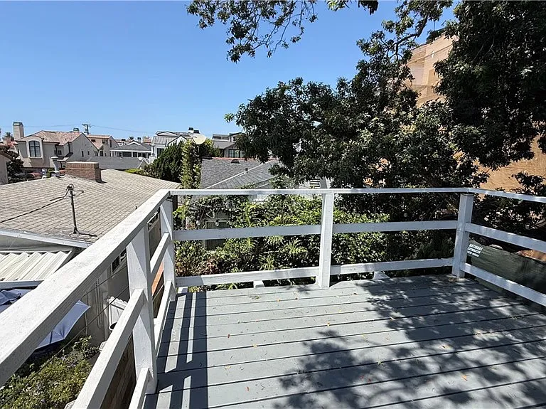 612.5 Narcissus Ave — Photo 3