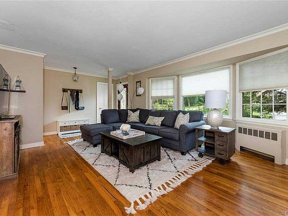 3rd image of 31 Hennessey Dr