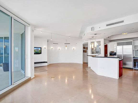 4th image of 6000 Island Blvd #5203