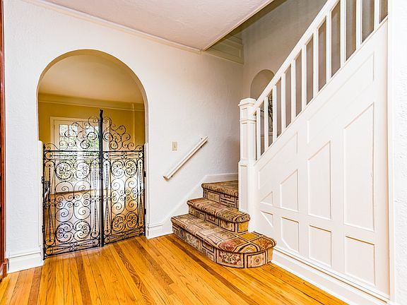 4th image of 4746 Iselin Ave