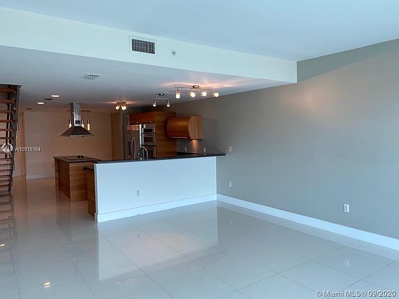 3rd image of 2950 NE 188th St APT 425