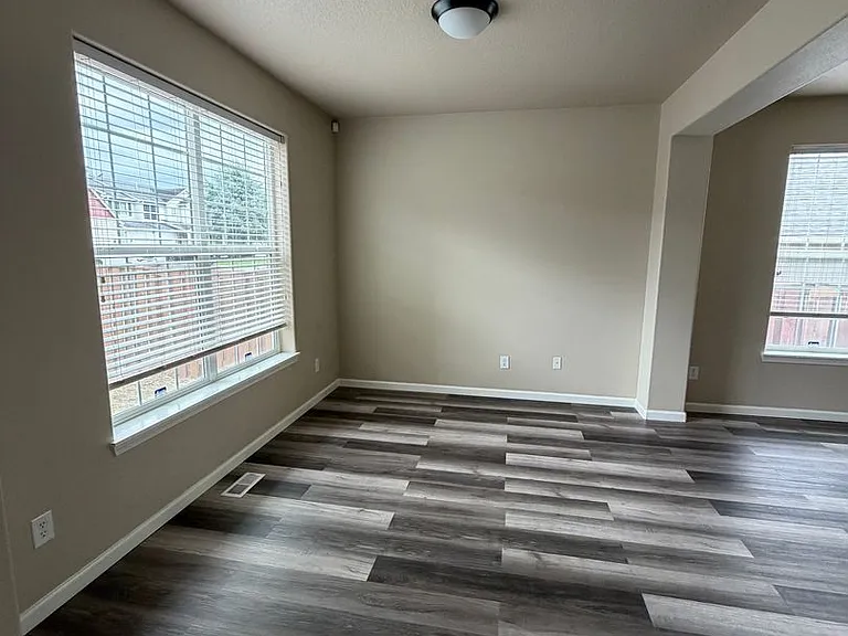 6108 NE 84th Ave — Photo 3