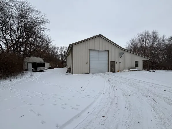 2 Lamb Ln, Seymour, IL 61875