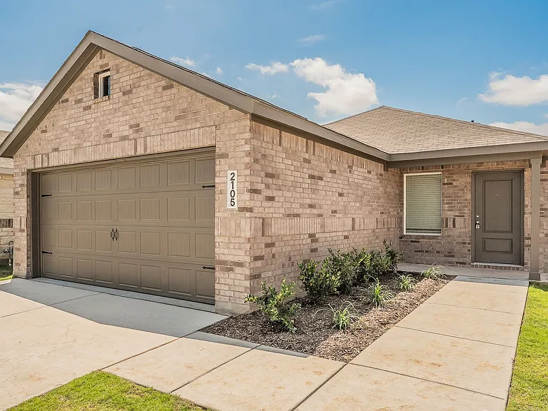 2105 Jesse James Ln — Photo 2