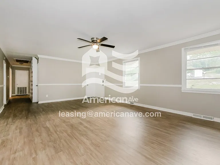 1447666_005_wm_-_living_room_12979491.jpg