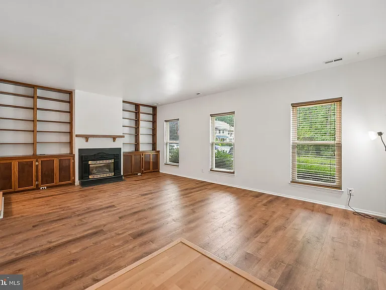 19 Fawnhollow Ct — Photo 4