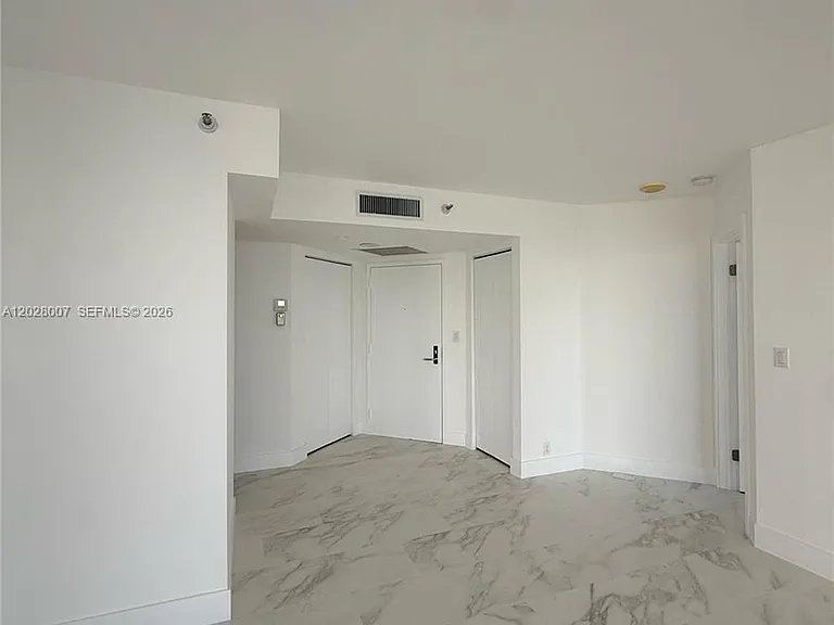 19101 NE 36th Ct #1005 — Photo 12