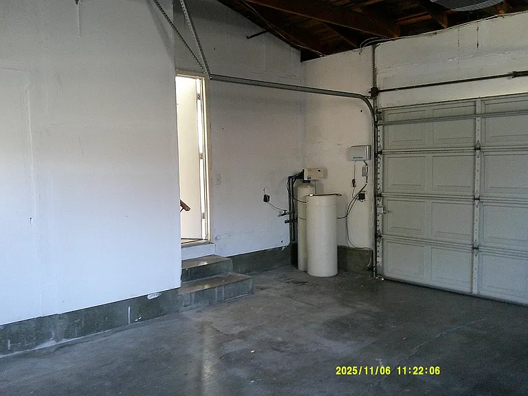 390 S Almond St — Photo 49