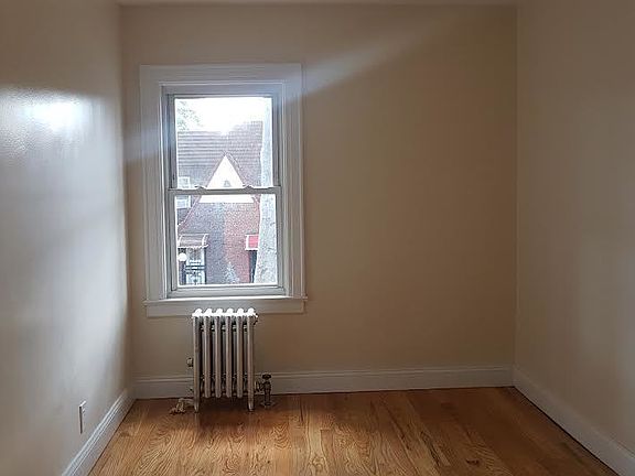 3rd image of 15618 Brinkerhoff Ave