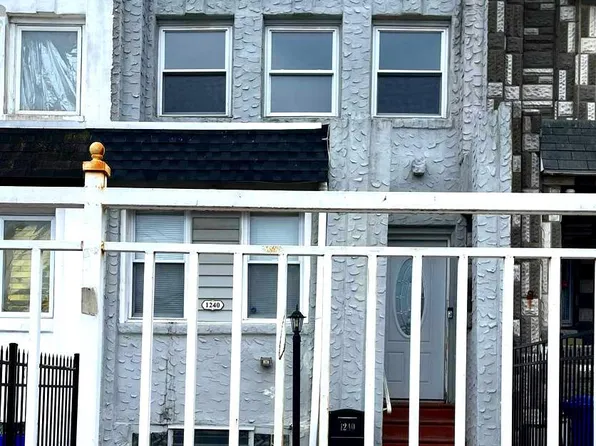 1240 E Pike St, Philadelphia, PA 19124