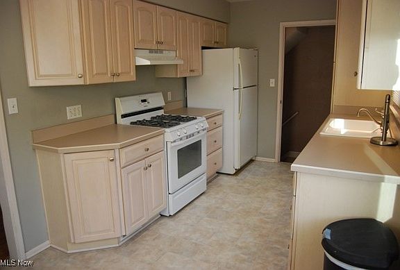 5th image of 2708 Silverdale Ave