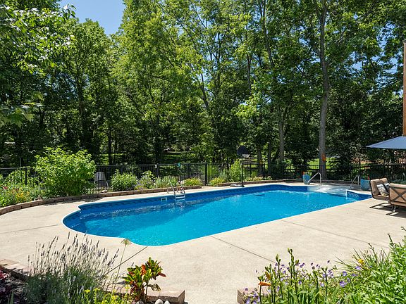 3rd image of 3866 Tracy Jean Ln