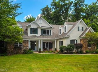 18305 Bent Tree Ln, Chagrin Falls, OH 44023