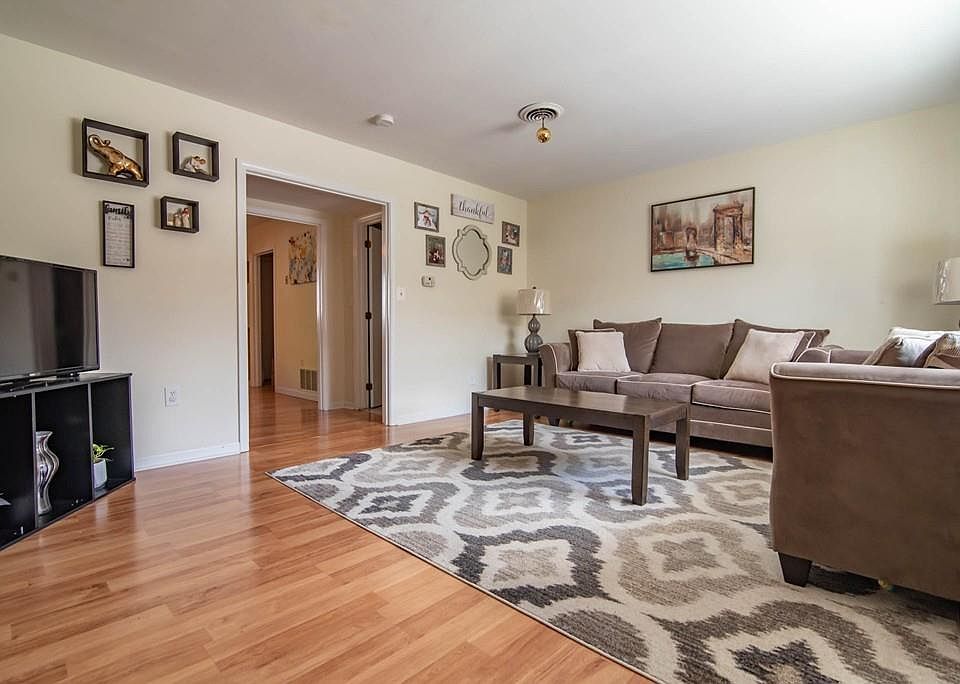1st image of 20 A Adelaide Ave #20A