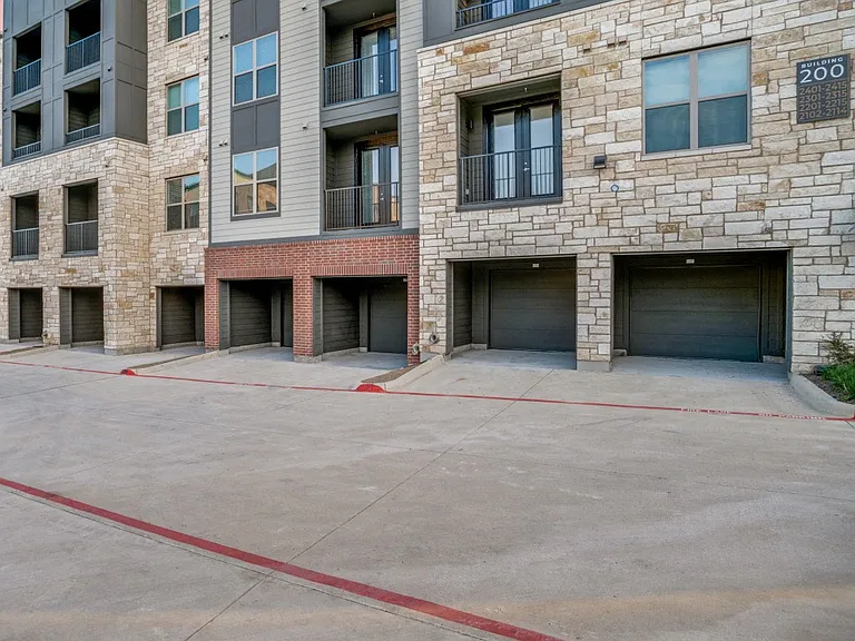 Aura Southgate Apartments — Photo 40