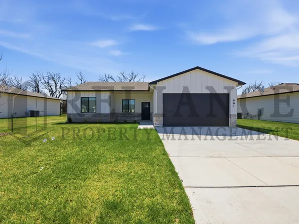 737 E Elmwood St, Valley Center, KS