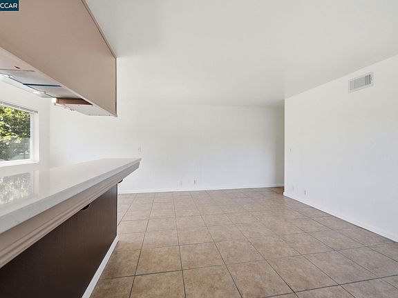 5th image of 34732 Skylark Dr APT 4