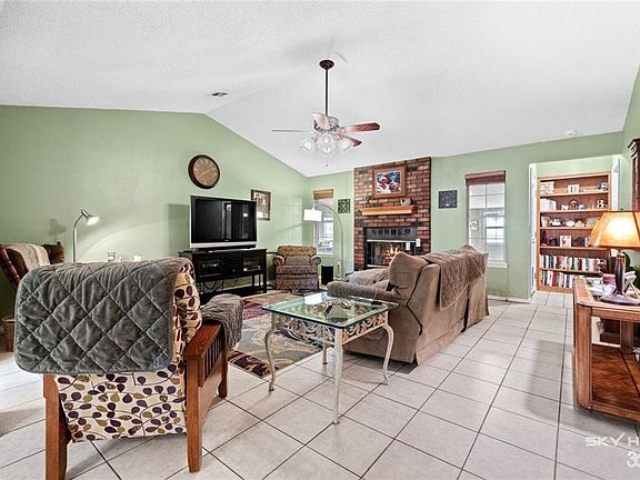 5th image of 2711 W Parkwood Dr