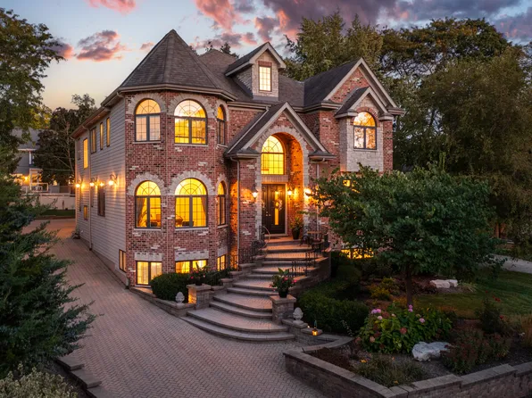 834 Santa Maria Dr, Naperville, IL 60540