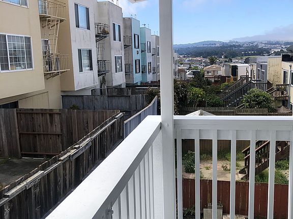 5th image of 224 Price St