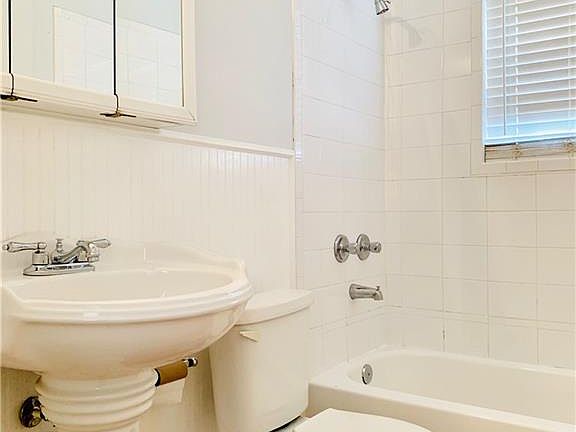 5th image of 505 NW 27th St #101