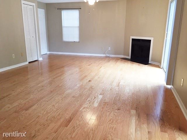 Hdwds throughout entire unit! FP in LR