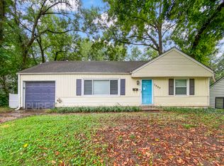 7669 Rainbow Dr, Prairie Village, KS 66208