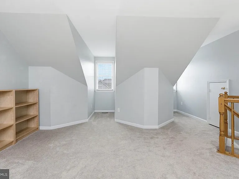 7035 Kings Manor Dr — Photo 41