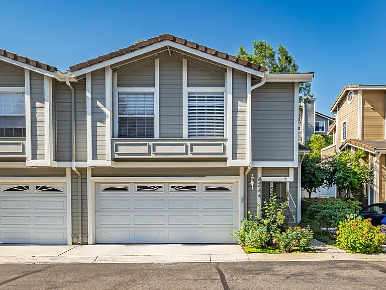 4244 Flintlock Ln — Photo 1