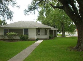 4749 Clermont St, Groves, TX 77619