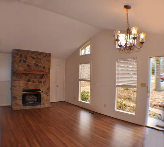 3 bed, 1.5 bath, 1100 sqft, $1,658 — Photo 2