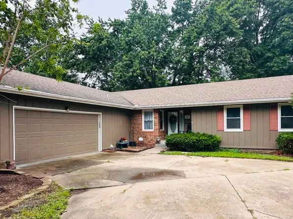 2921 SW Lincolnshire Rd, Topeka, KS 66614