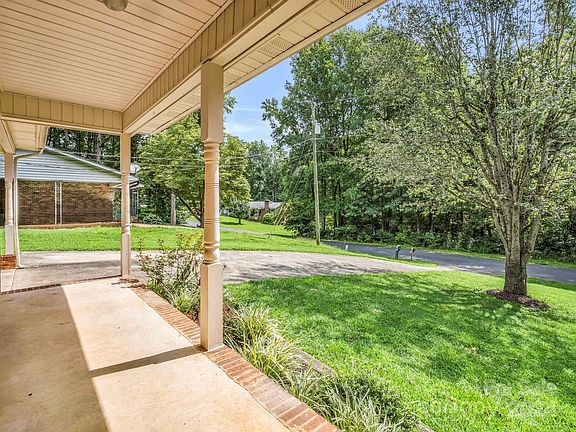 4th image of 619 Poplar Dr