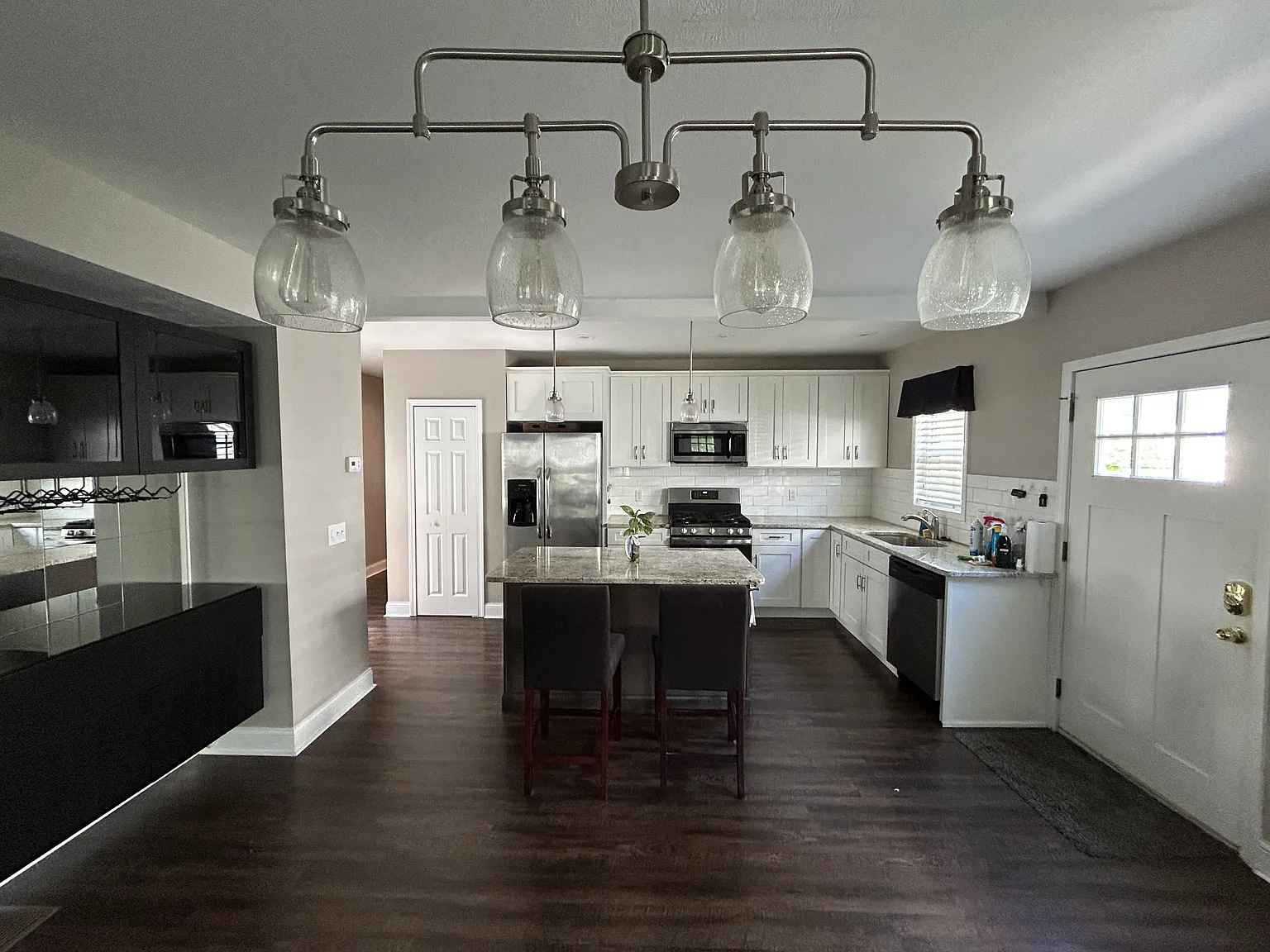 3 bed, 2.5 bath, 1600 sqft, $3,600 — Photo 2