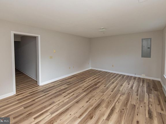 4th image of 549 Pangborn Blvd