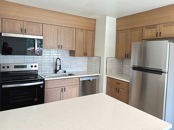 5th image of 10701 NE 59th St APT E