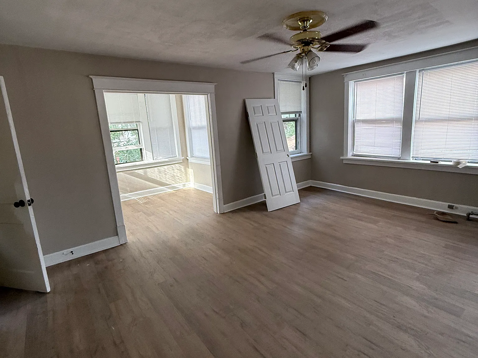 1 bed, 800 sqft, $1,050 — Photo 2