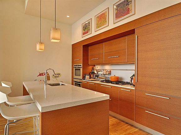 4th image of 360 Furman St APT 640