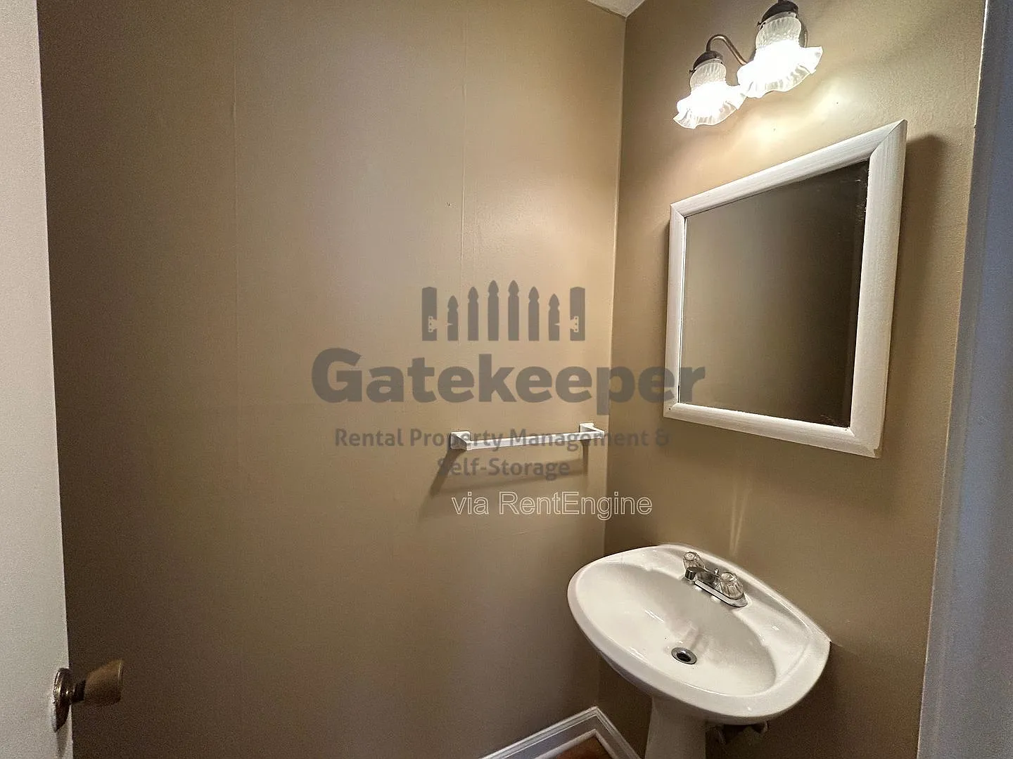 3 bed, 2.5 bath, 1506 sqft, $1,900 — Photo 3